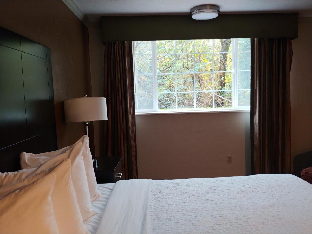 Best Western Plus Parkway Inn Wilsonville Exterior photo