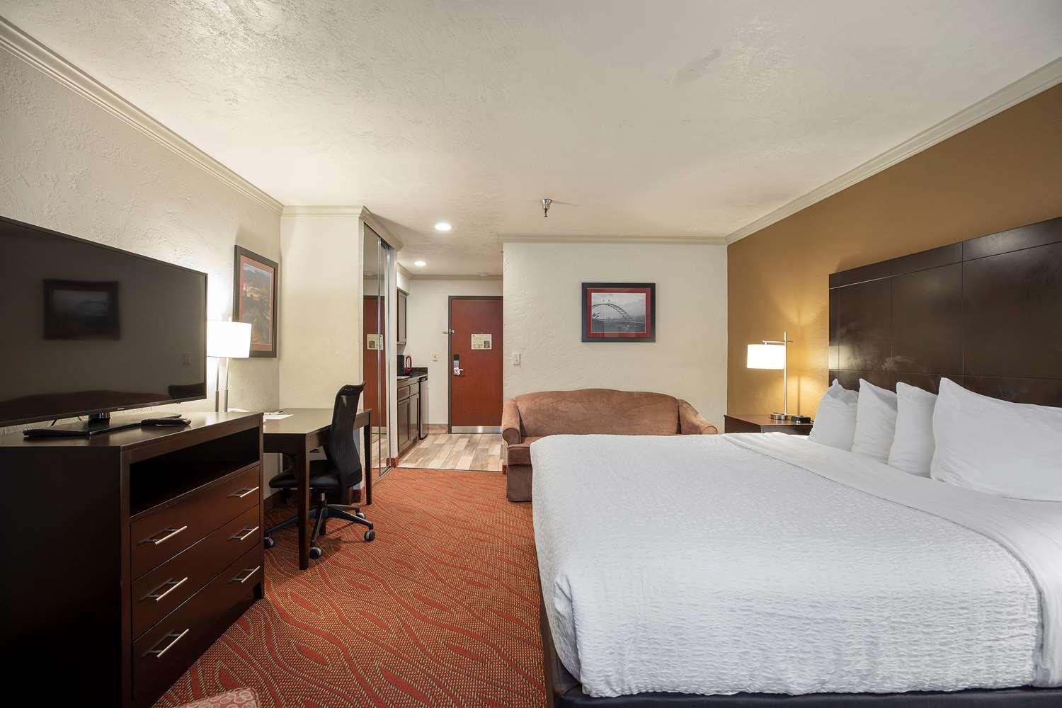 Best Western Plus Parkway Inn Wilsonville Exterior photo