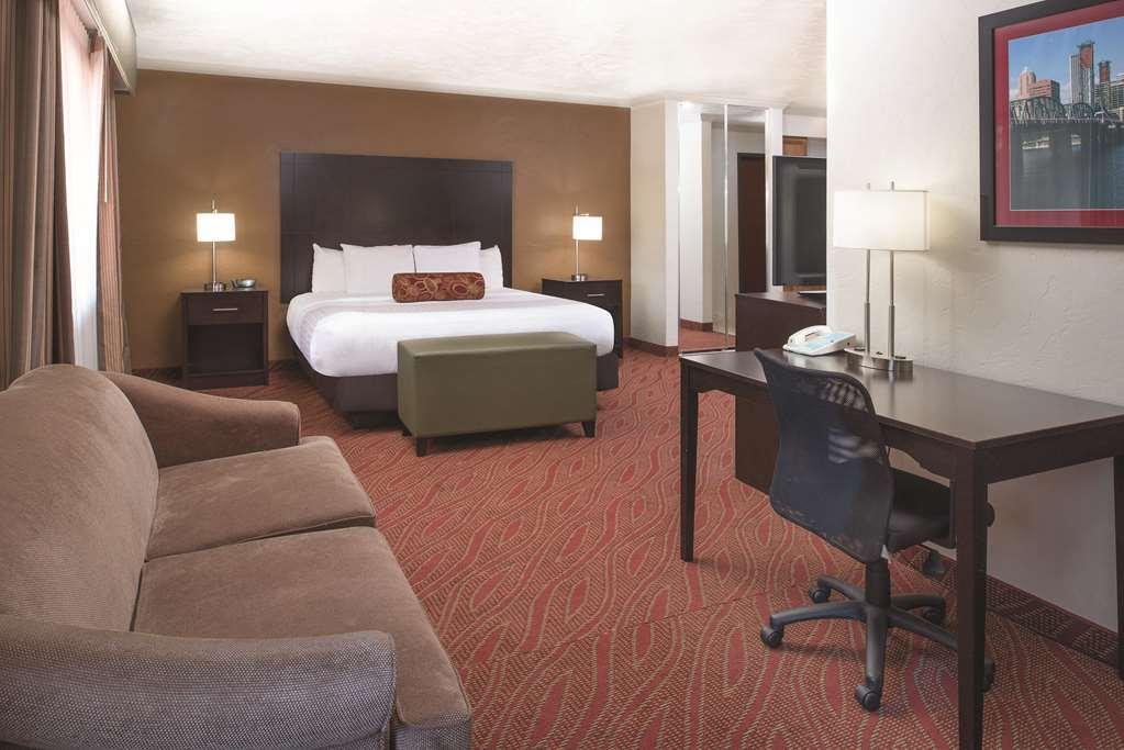 Best Western Plus Parkway Inn Wilsonville Exterior photo