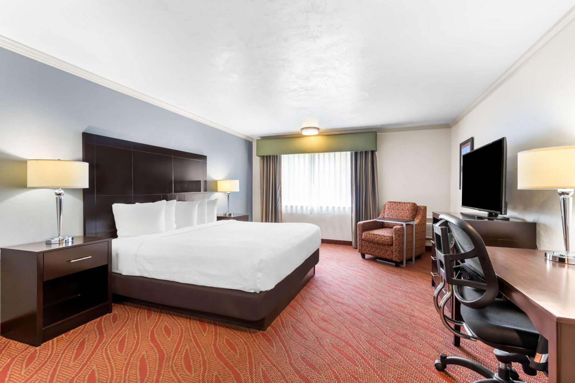 Best Western Plus Parkway Inn Wilsonville Exterior photo