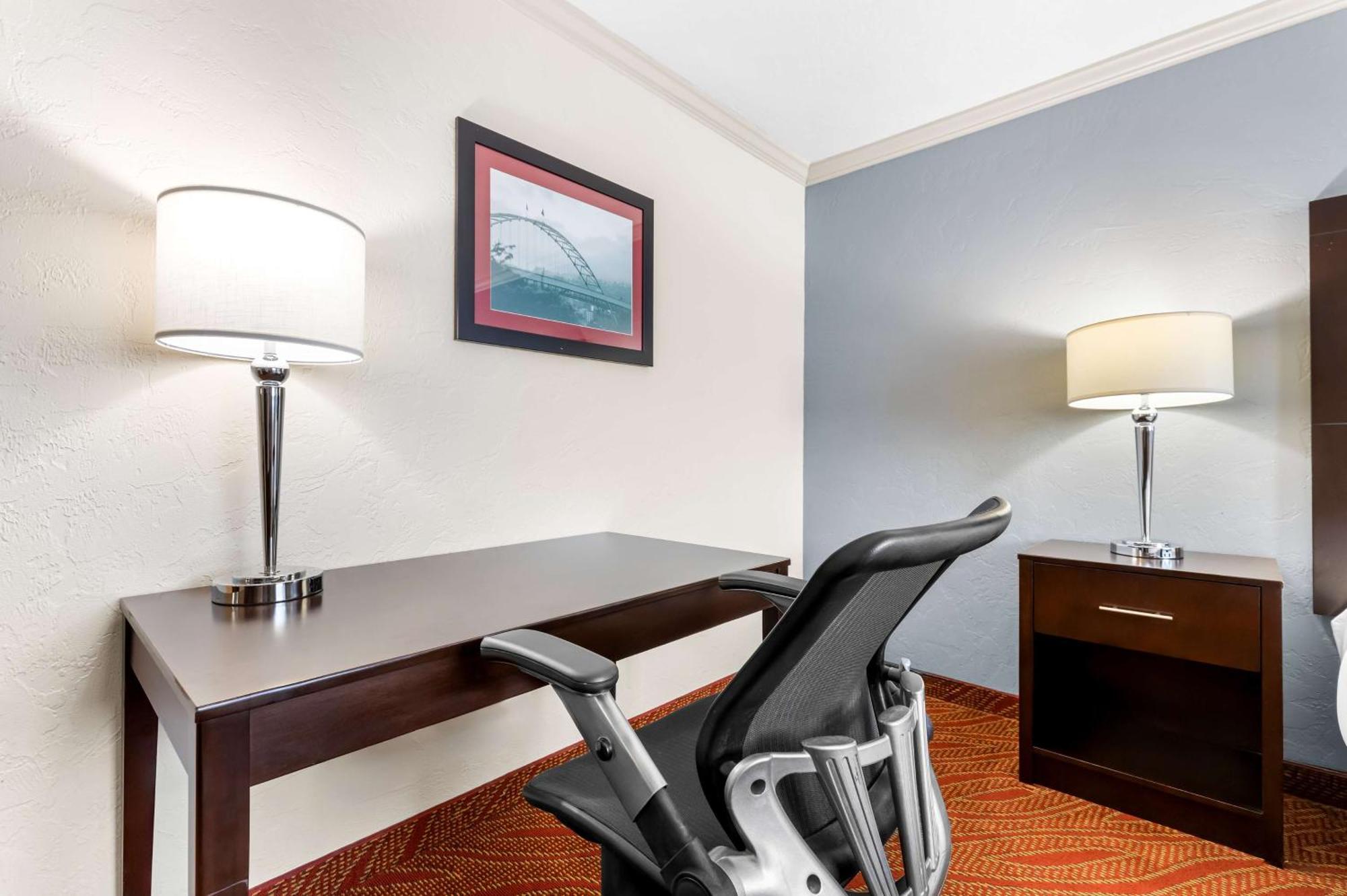 Best Western Plus Parkway Inn Wilsonville Exterior photo